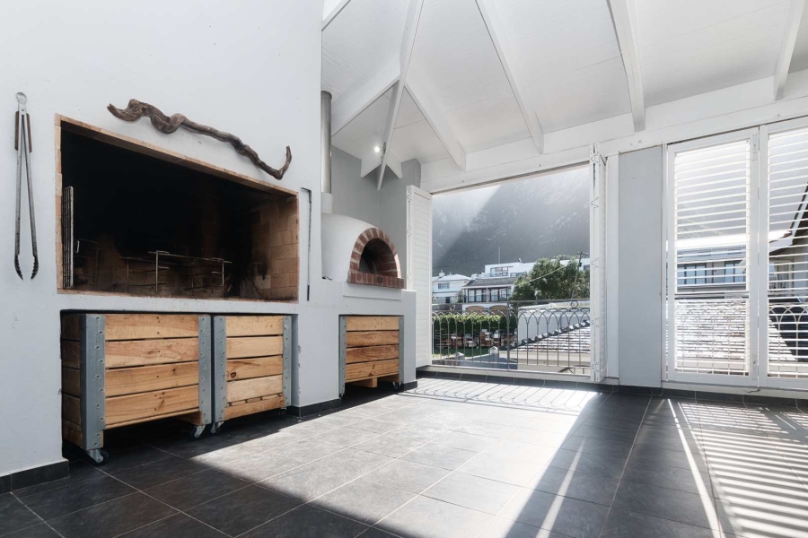 7 Bedroom Property for Sale in Voelklip Western Cape